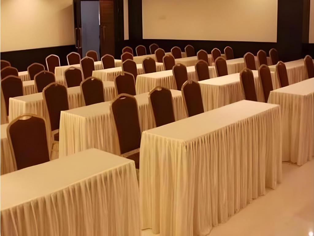 فندق ترافيلو مانادو المظهر الخارجي الصورة