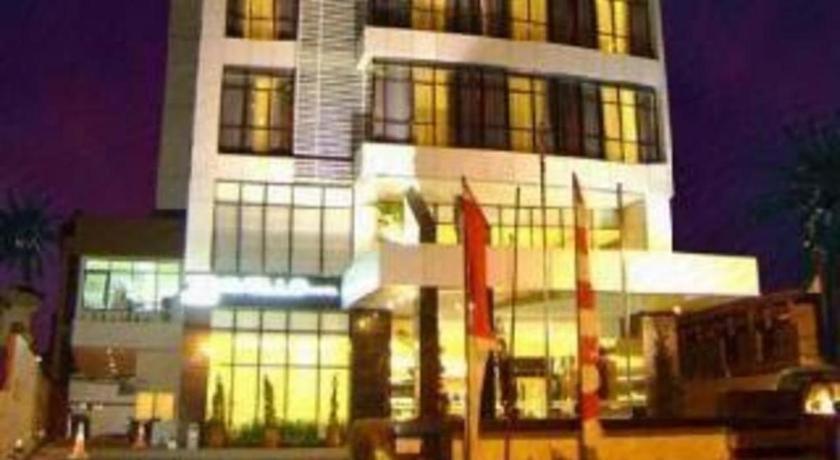 فندق ترافيلو مانادو المظهر الخارجي الصورة